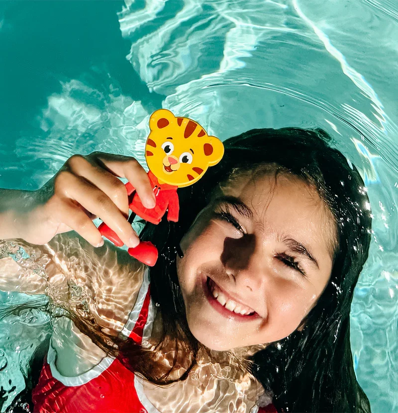Personnage Dany le tigre - glo pals . A la piscine