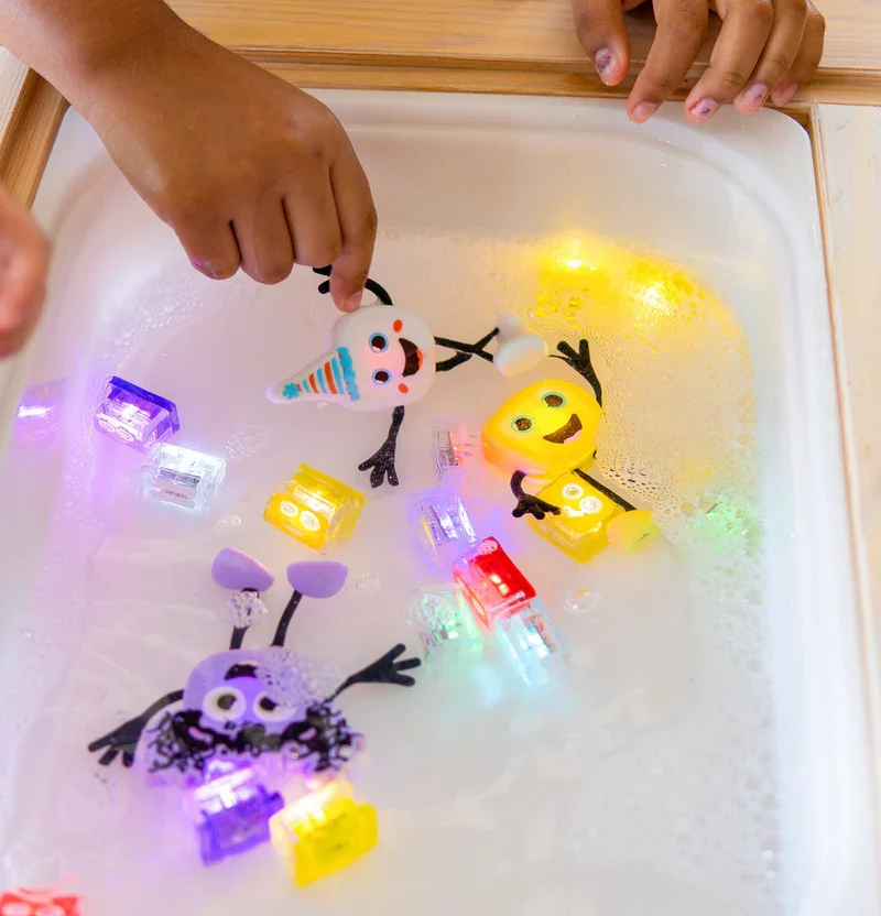 Glo Pals blanc - jeu de bain lumineux et sensoriel